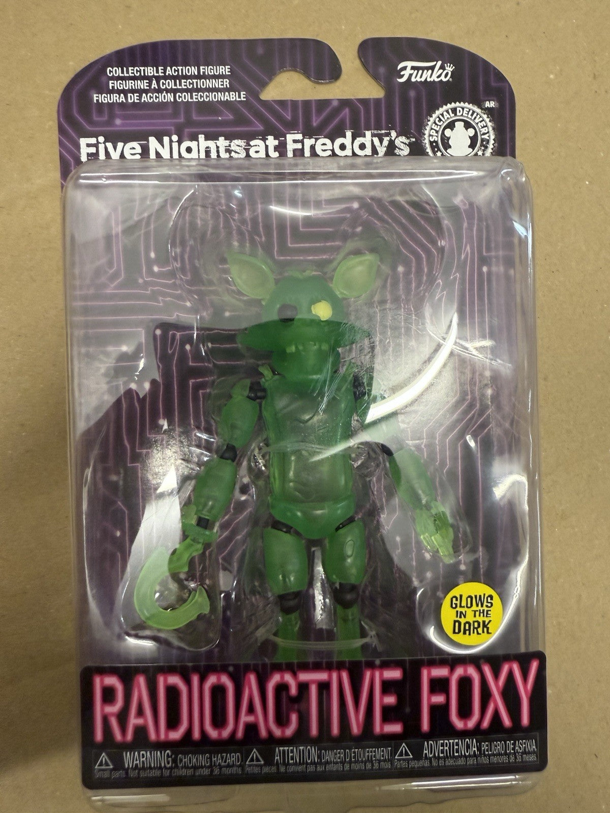 FUNKO FIVE NIGHTS AT FREDDYS RADIOACTIVE FOXY GLOW IN THE DARK FIGURE NEW. (A1)