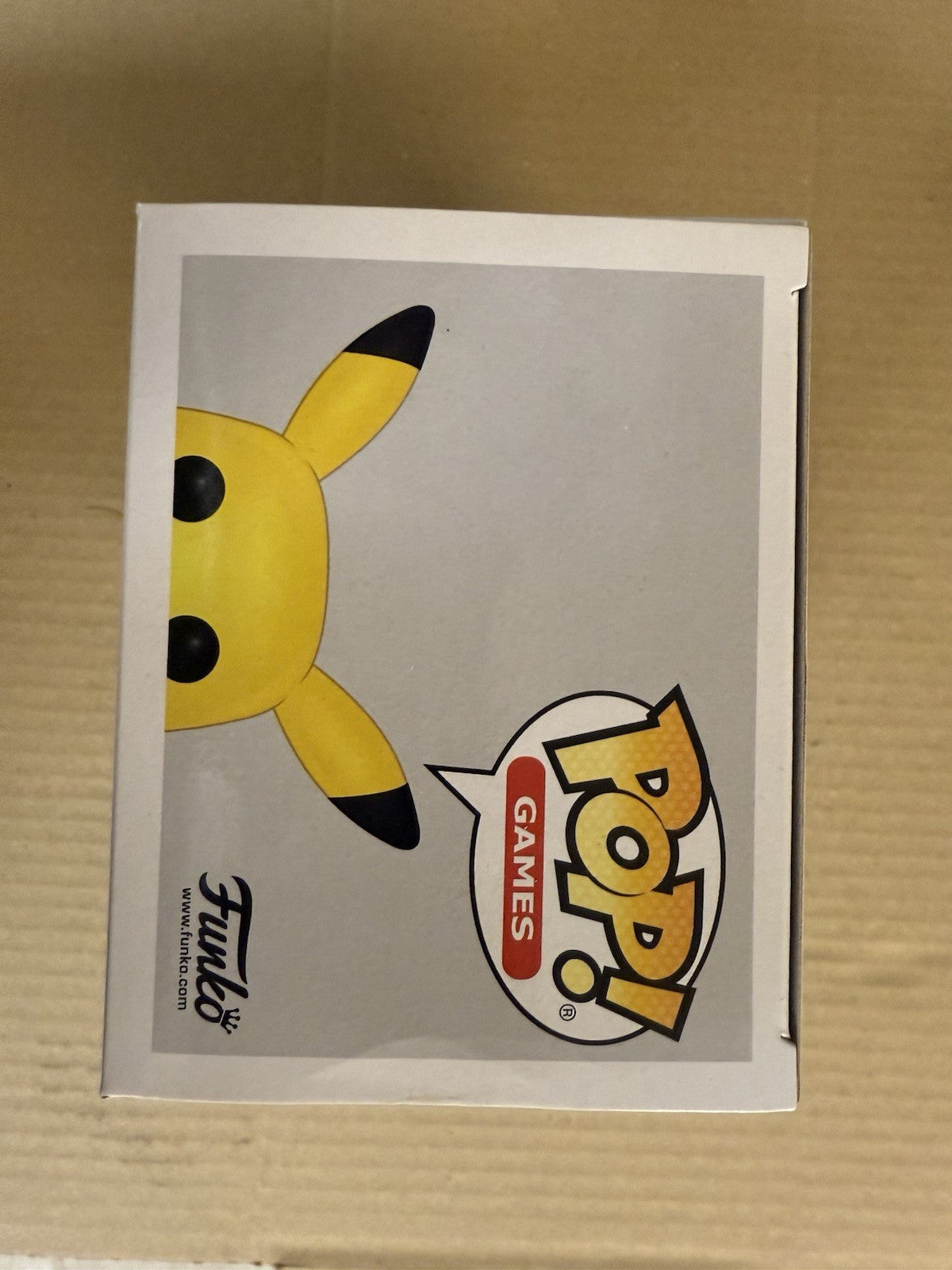 Funko Pop! Games Pokemon Pikachu #353 Special Edition Vinyl Figure.  A2